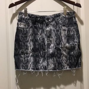 Zara Z1975 Denim animal snake print denim mini skirt zip fly/raw hem size S